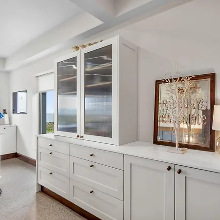 Wave Watcher * Roundstone