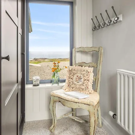 Chalet Wave Watcher Roundstone