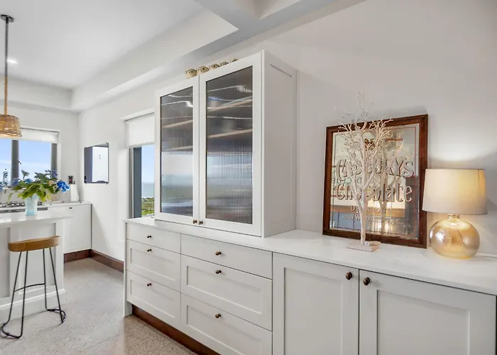 Wave Watcher * Roundstone