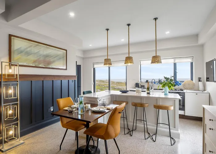 Chalet Wave Watcher Roundstone